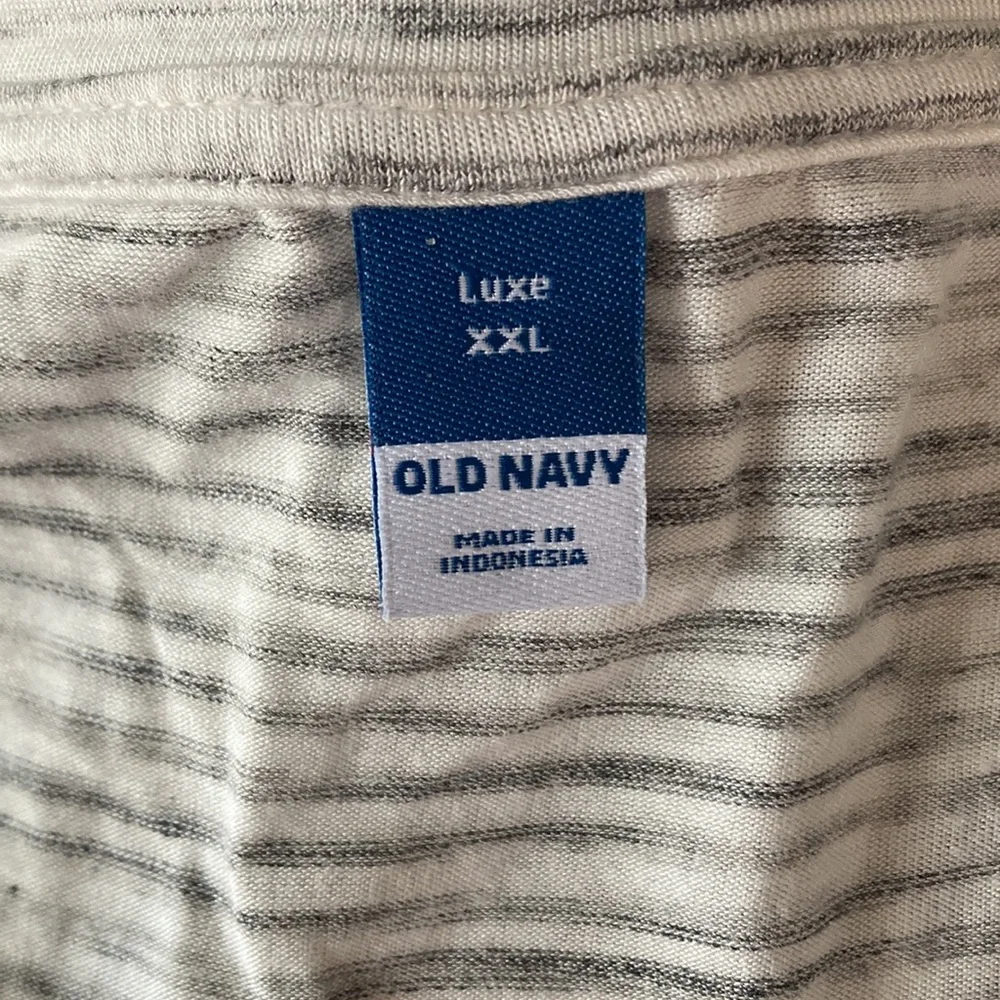 MUST BUNDLE: OLD NAVY | Women’s Luxe V-Neck Striped T-Shirt - Picture 5 of 6